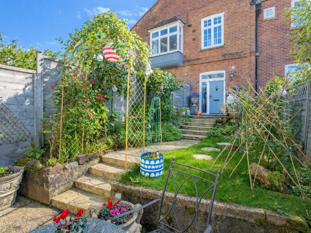 Flat for sale in Farringdon, Budlake