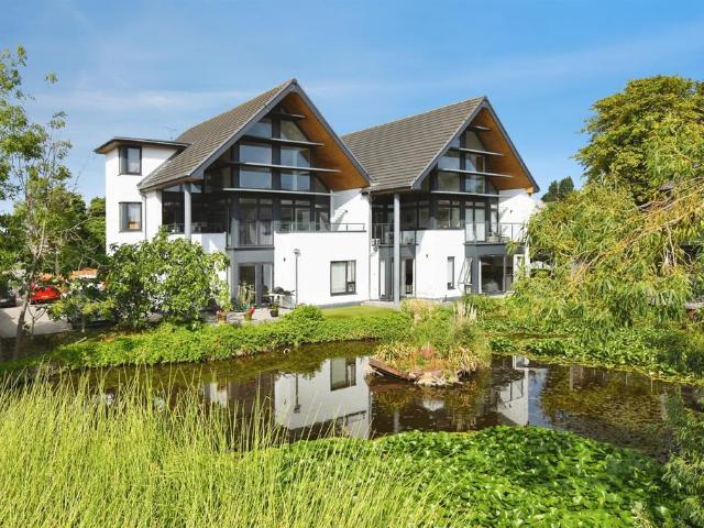 Flat for sale in Barling, Essex