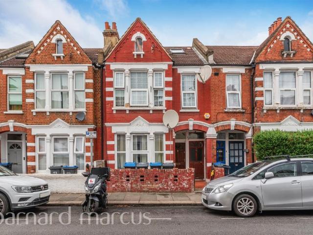 Flat for sale in London Borough of Merton, Mitcham