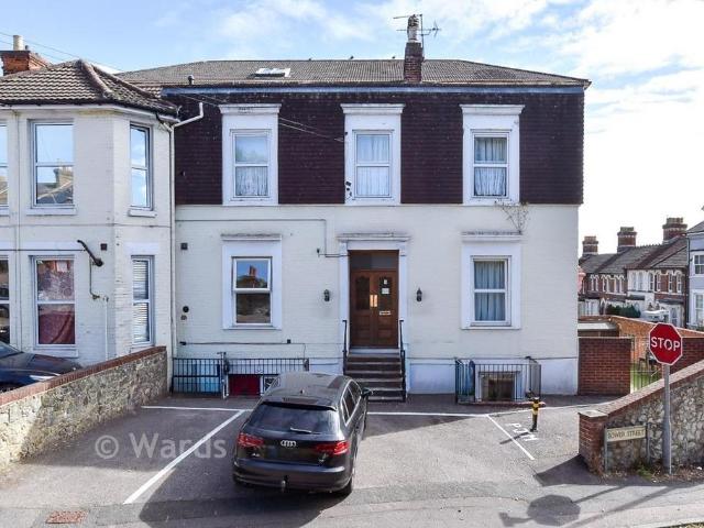 Flat for sale in Midway, Kent