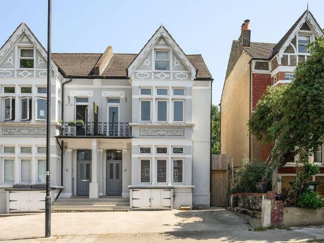 Flat for sale in West Norwood, Greater London