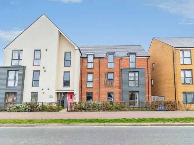 Flat for sale in Brooklands, Milton Keynes