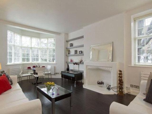 Flat for sale in Kensington, Greater London