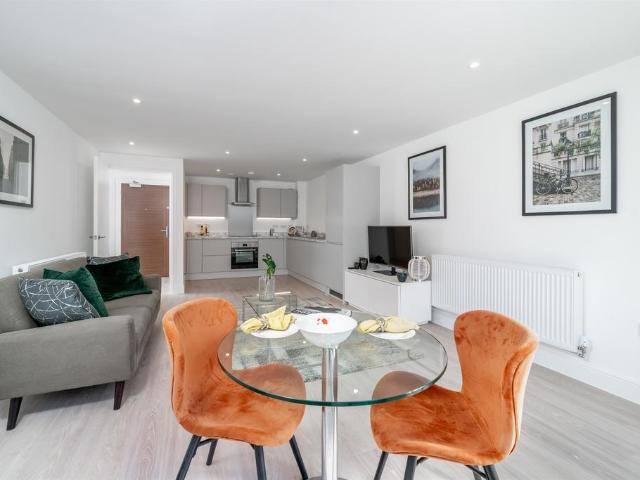 Flat for sale in Walton, Aylesbury