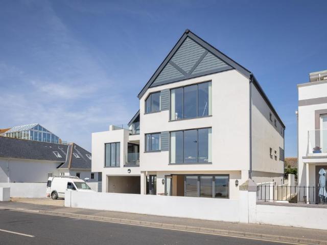 Flat for sale in Truro, Cornwall
