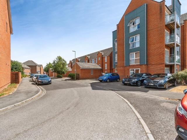Flat for sale in Eastleigh, Helford