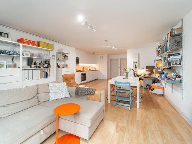 Flat for sale in Crouch End, Greater London