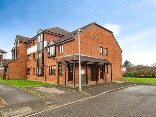 Flat for sale in West Thurrock, Purfleet
