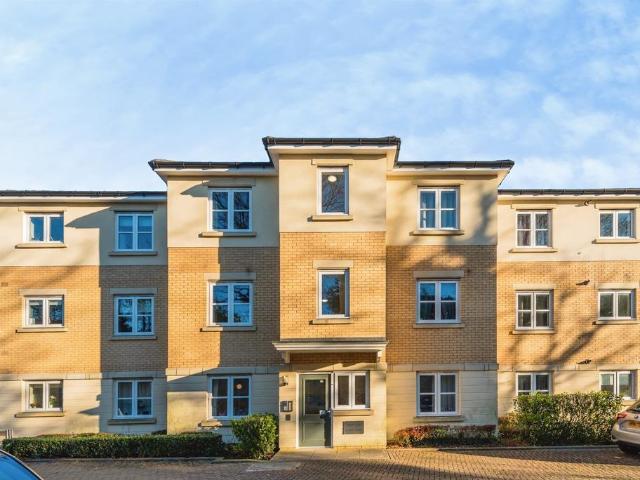 Flat for sale in Deer Park, Black Bourton