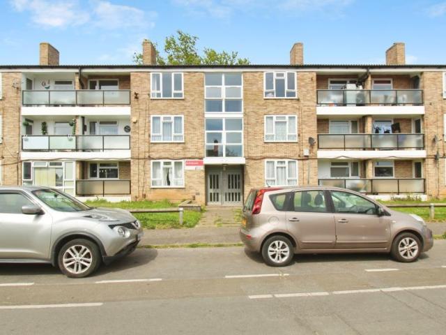 Flat for sale in Slough