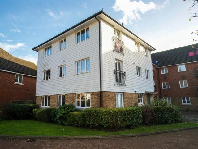 Flat for sale in The Butts, Kent