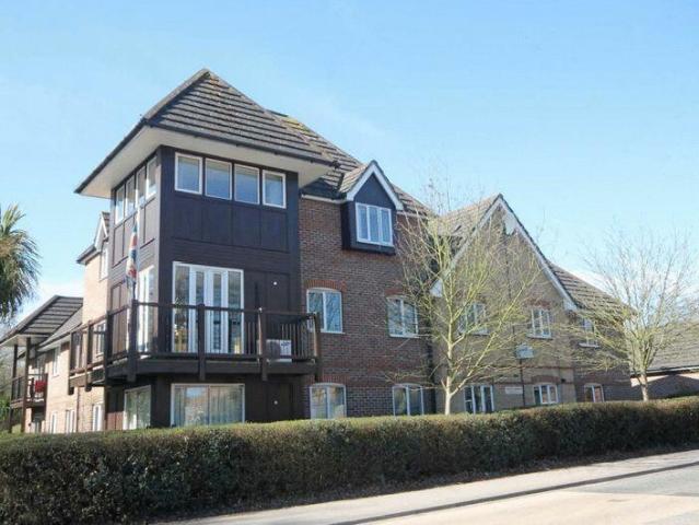 Flat for sale in Lowford, Helford