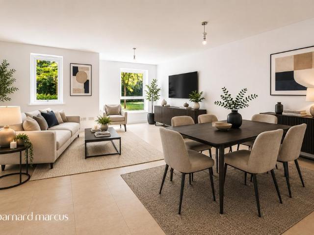 Flat for sale in London Borough of Croydon, Greater London
