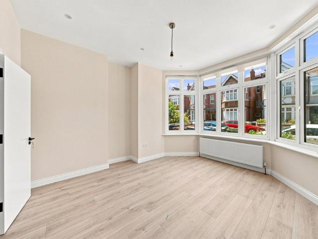 Flat for sale in Cricklewood, Greater London