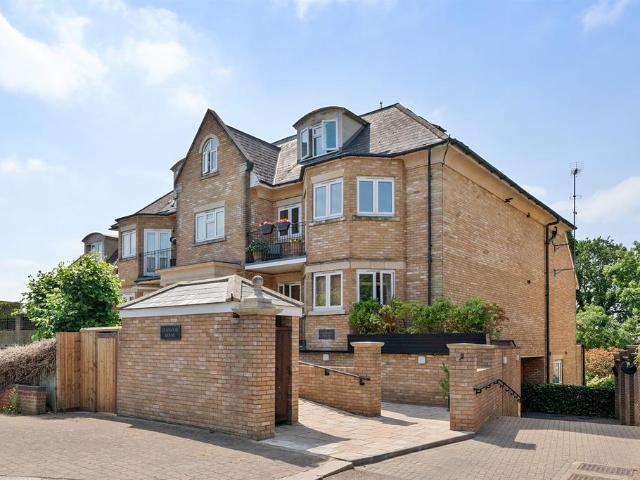 Flat for sale in Greater London