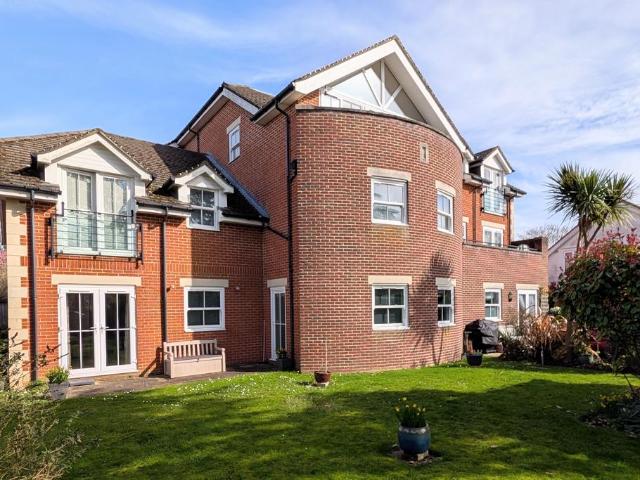 Flat for sale in Fareham, Hampshire