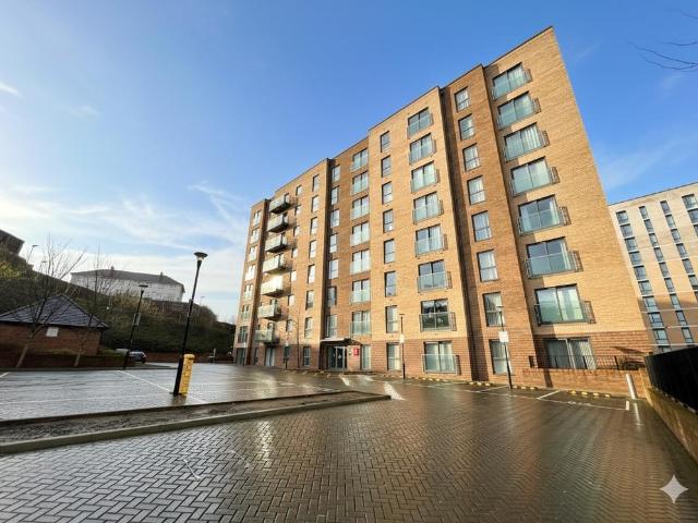 Flat for sale in Spring Park, Luton