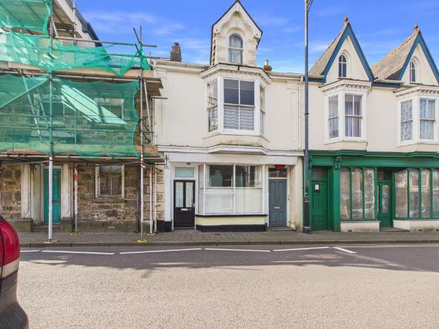 Flat for sale in Roseworthy, Cornwall