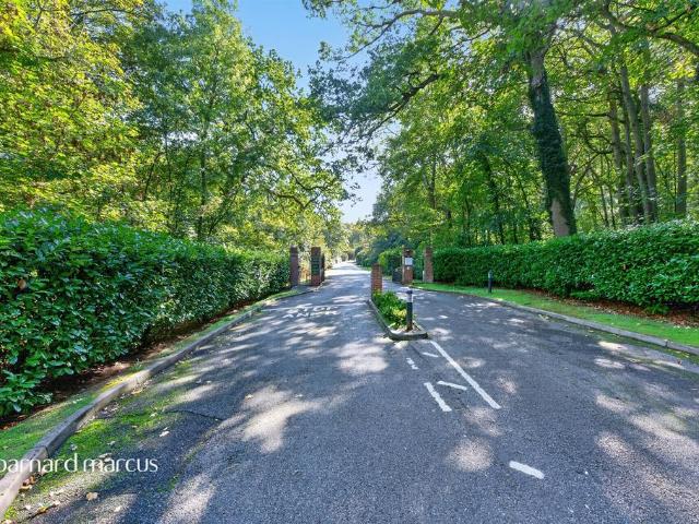 Flat for sale in Chipstead, Reigate and Banstead