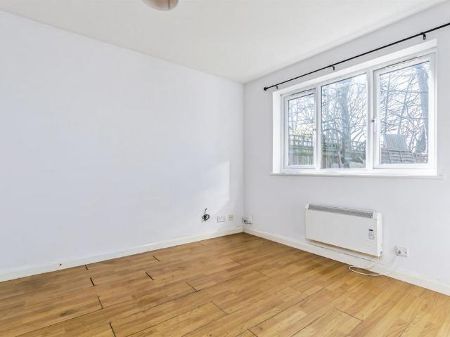 Flat for sale in Sherwood, Sandown Park