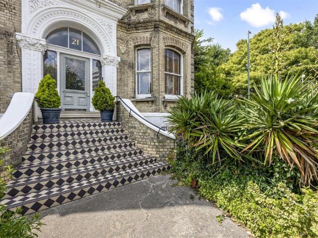 Flat for sale in Aldrington