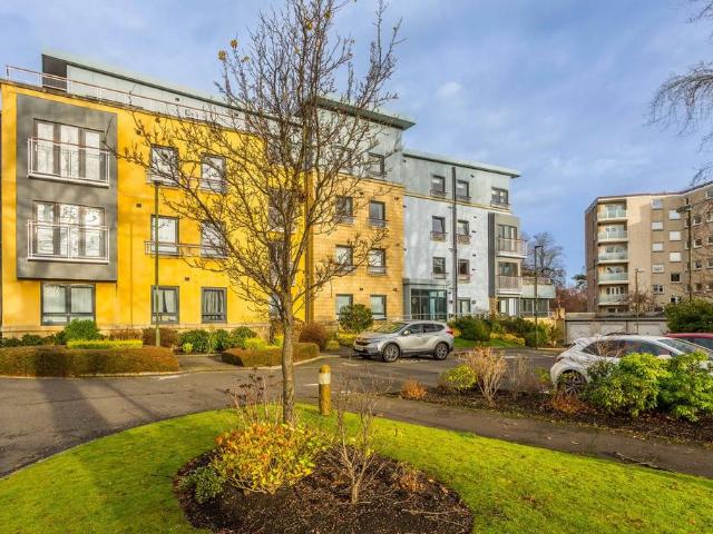 Flat for sale in Barnton, Scotland