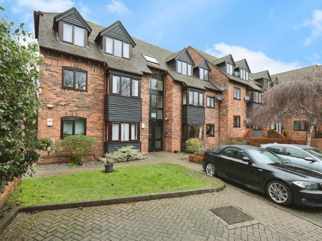 Flat for sale in Castlefield, Cressex