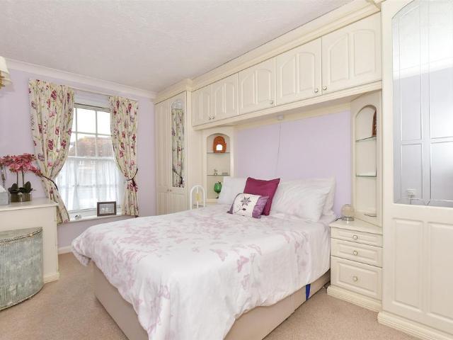 Flat for sale in The King's Mile, The Bridge