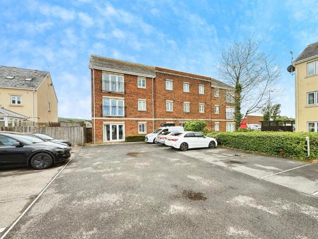 Flat for sale in Pontarddulais, Wales