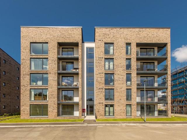 Flat for sale in Dumbarton, Scotland