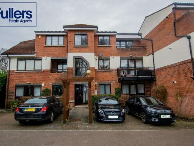 Flat for sale in Grange Park, Greater London