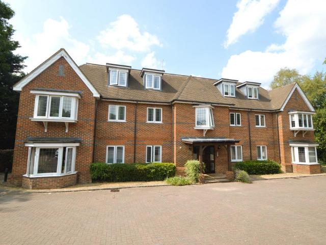 Flat for sale in Heatherside, Heol-las