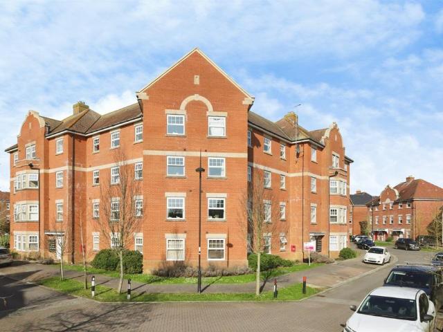 Flat for sale in Cross In Hand, East Sussex