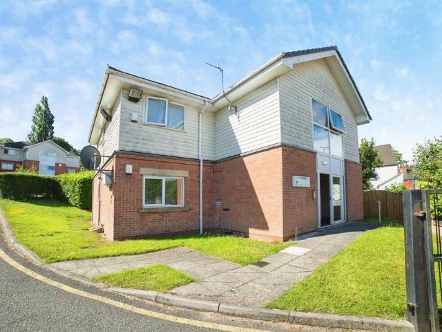 Flat for sale in Potters Corner, East Midlands
