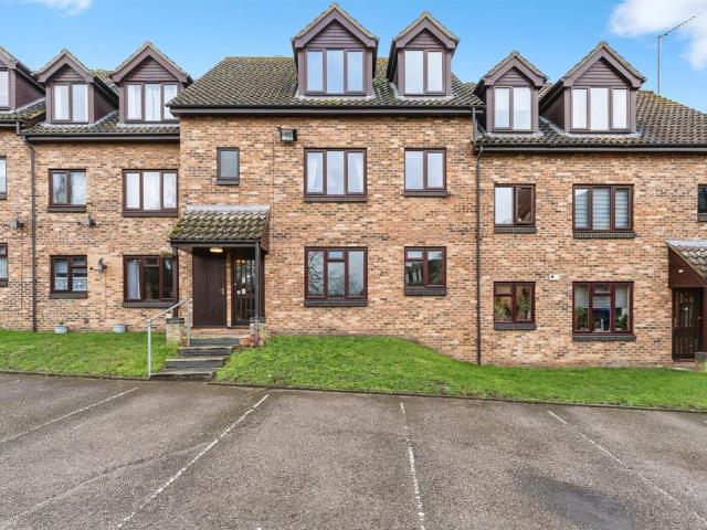 Flat for sale in Chedburgh, Suffolk