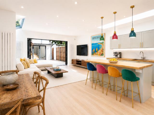 Flat for sale in London Borough of Merton, Merton Park