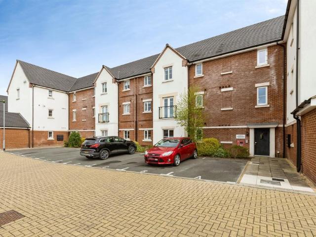 Flat for sale in Forge Wood, Glynde