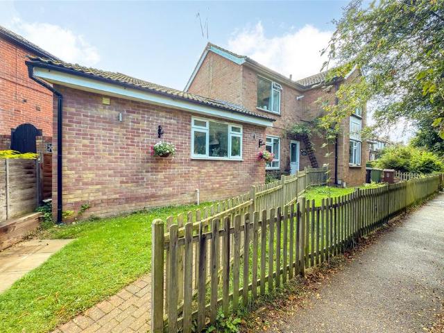 Flat for sale in Five Acres, Hertfordshire