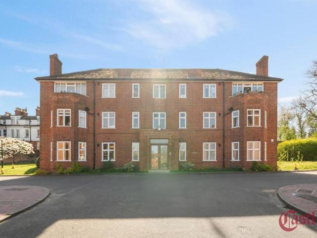 Flat for sale in Crouch End, Greater London