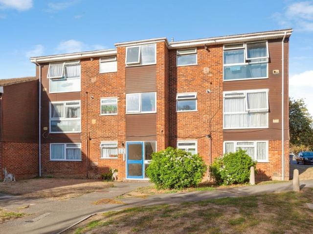 Flat for sale in Colnbrook, Slough