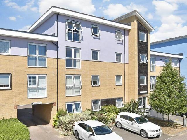 Flat for sale in Tankerton, Canterbury