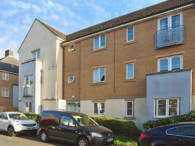 Flat for sale in Siston, South Gloucestershire