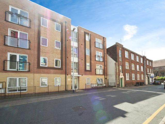 Flat for sale in Spring Park, Luton