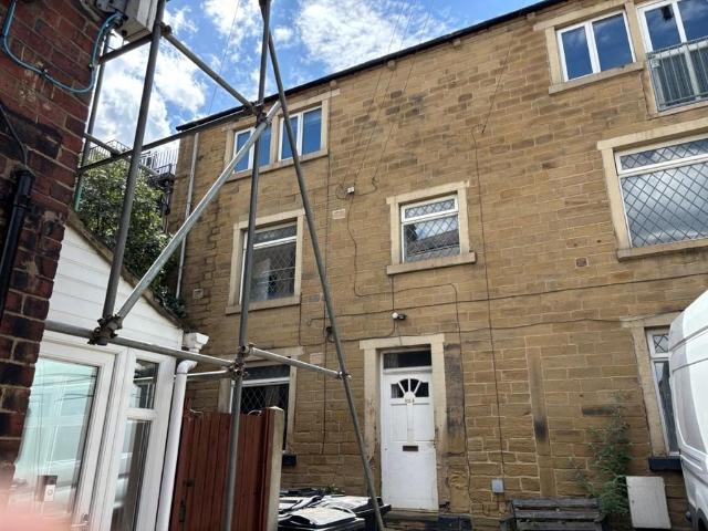 Flat for sale in West Yorkshire