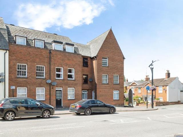 Flat for sale in Milton Keynes
