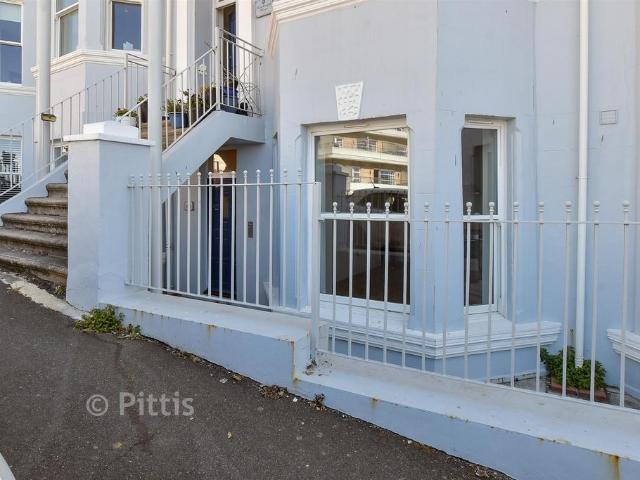 Flat for sale in Cowlease, Ventnor