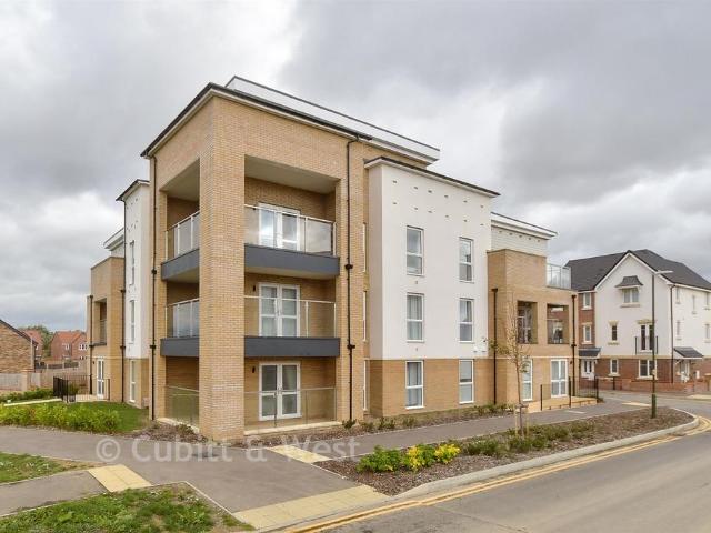 Flat for sale in Hampton Park, Arun