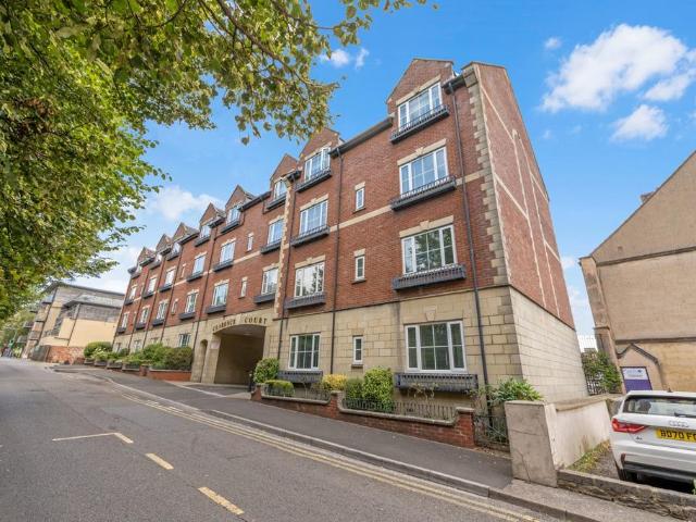Flat for sale in Yeovil, Somerset