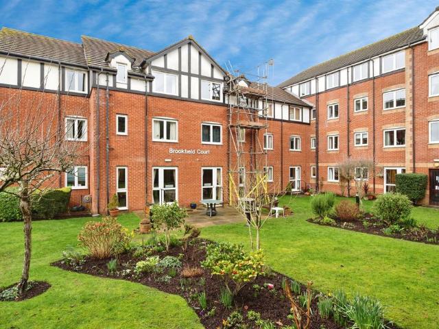 Flat for sale in Southborough, Sandown Park