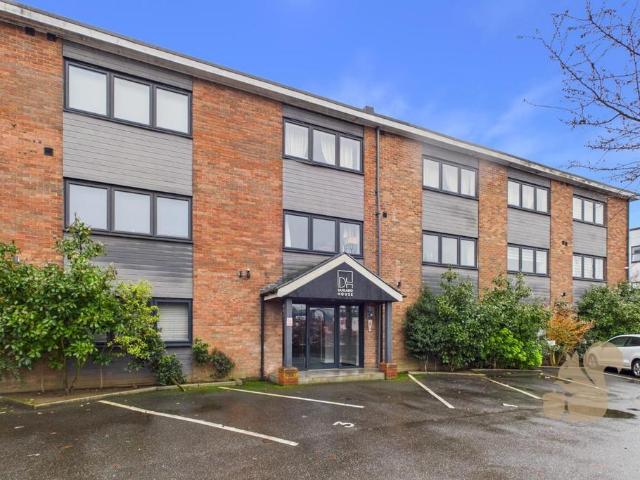 Flat for sale in Fordham Heath, Essex